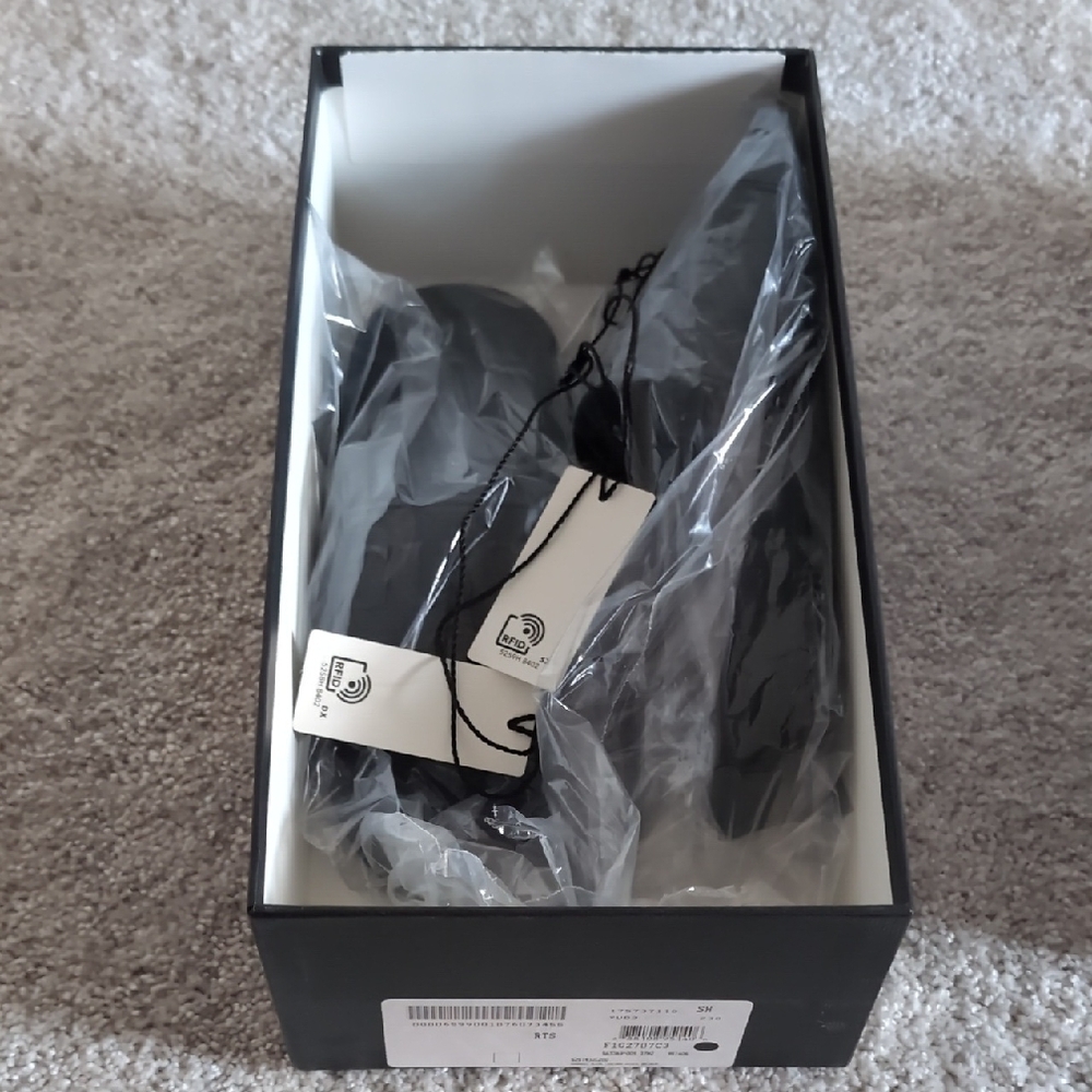 Gucci Black Rubber Logo Slide Sandals - Picture 4 of 6